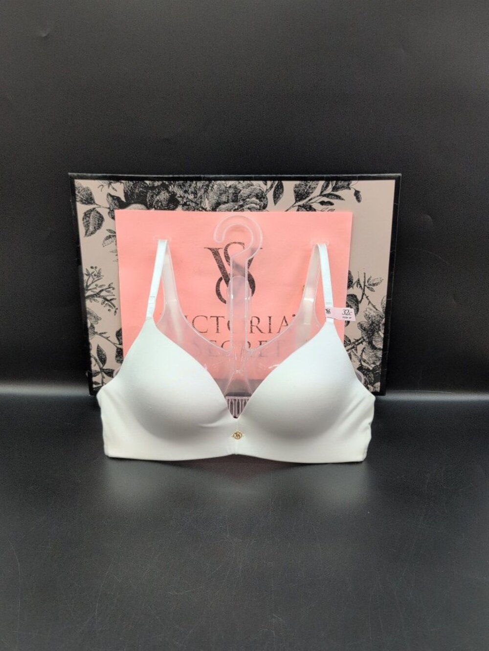 Victoria Secret Very Sexy So Obsessed Smooth Wireless Push Up Bra 32C White